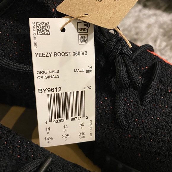 YZY BOOST 350 V2  (New In Box) - Picture 4 of 8